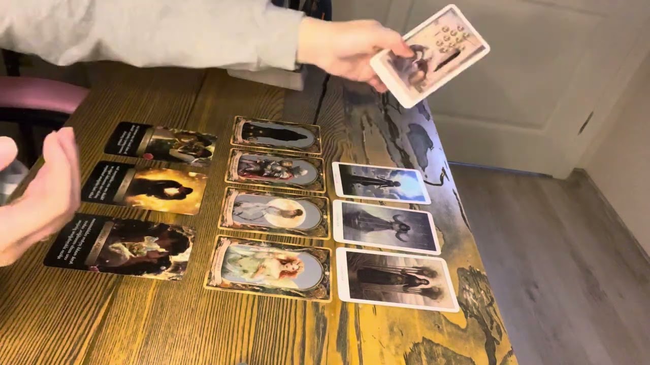 AKLINDAKİ KİŞİ SENİNLE BİR GELECEK DÜŞÜNÜYOR MU? SENİ SEVİYOR MU? #tarot