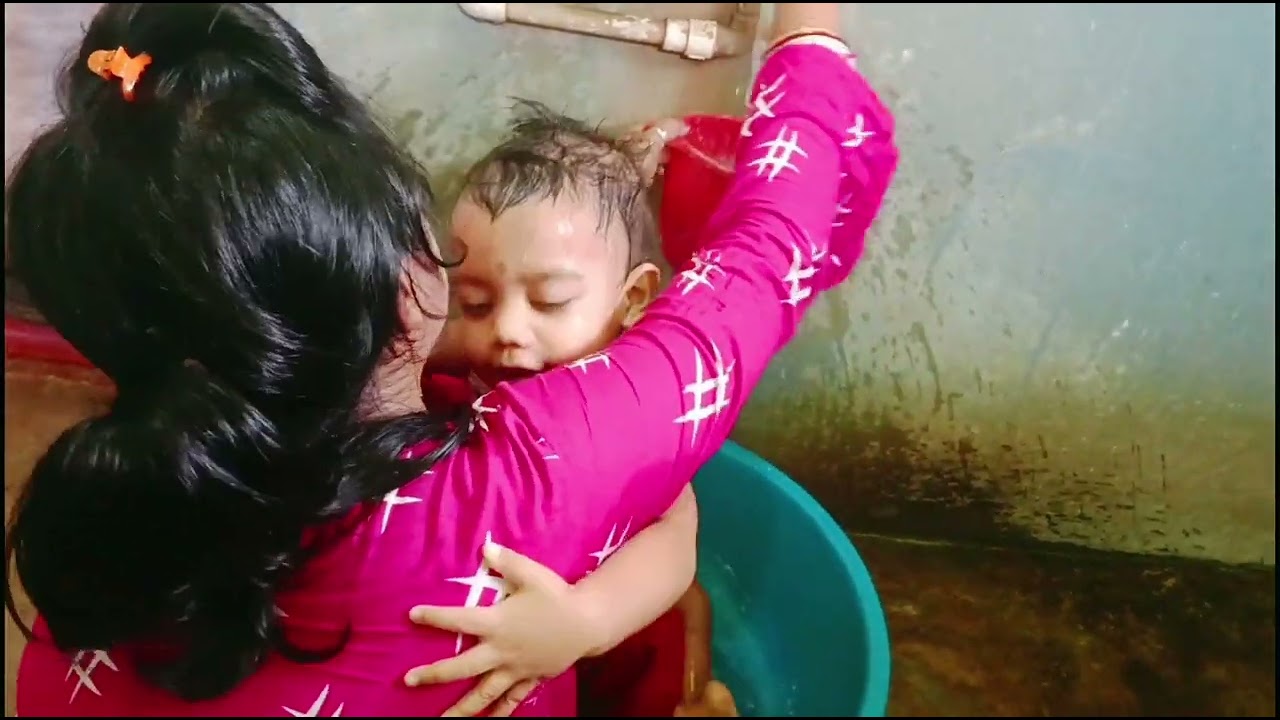 মামমাম আমাদের স্নান করিয়ে দিচ্ছে ❤️🫧