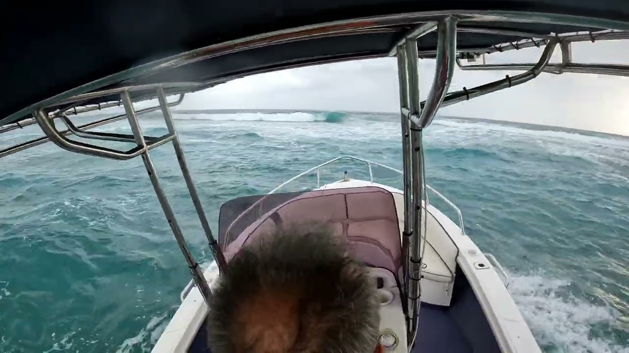 Sodwana Launch on Forever Young. Looking for that gap...
