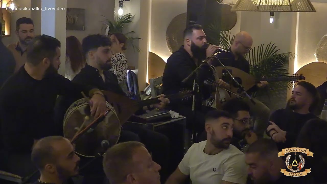 Κωστής Βλάσης ~ Μόνο εκείνος π' αγαπά/Τα μαύρα μάτια ο Θεός