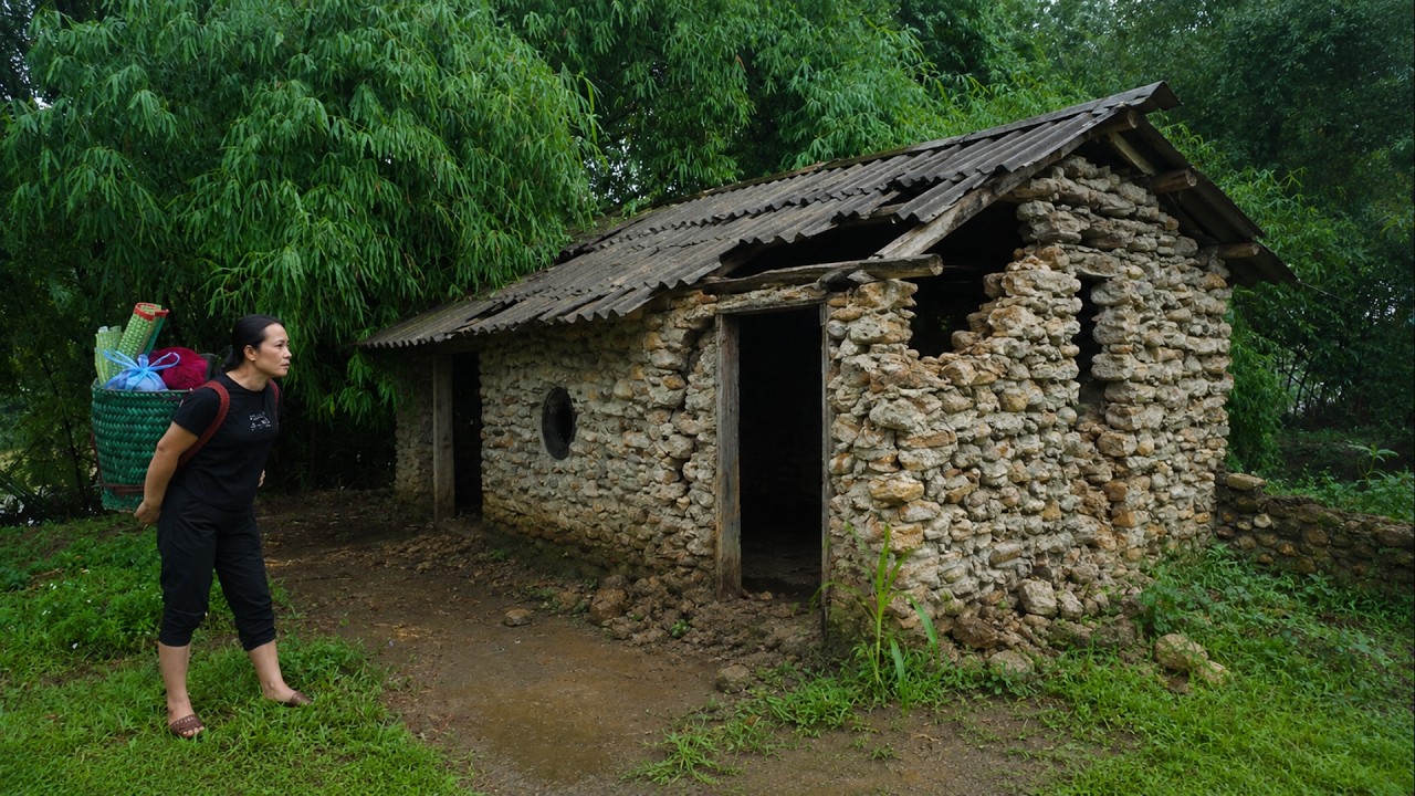 365 Days Renovating Houses After A Major Flood: Transforming Abandoned Ruins Into New Homes