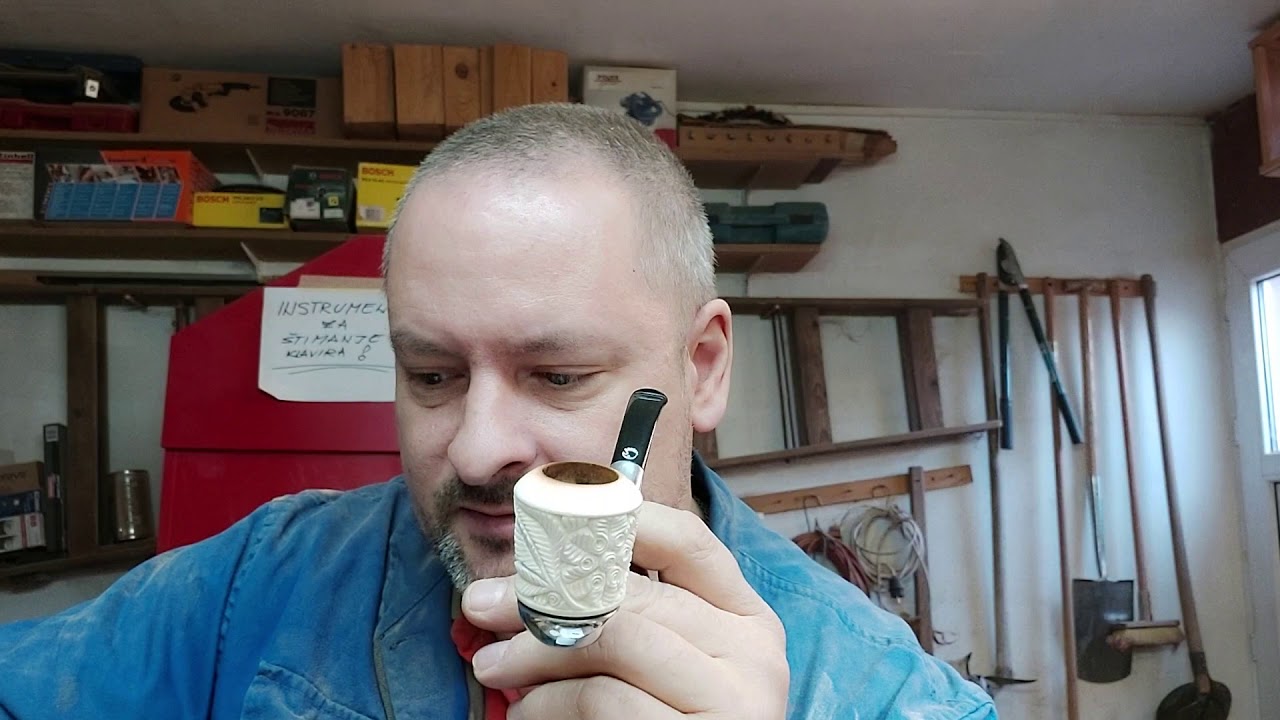 Custom FALCON tobacco pipe ... nice job there - love the pipe