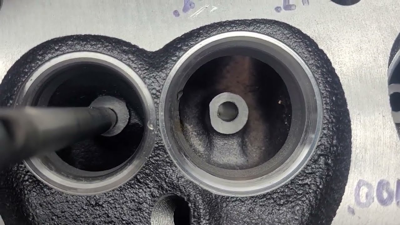 EQ-CH 318B, 318/360 Mopar cylinder head first look. Guide clearance, seat concentricity, thickness