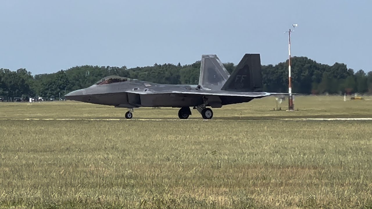Battle Creek Air Show featuring F22 & F18