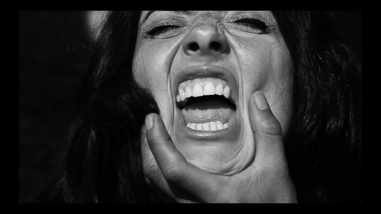 Lamaar - LLÁMAME BRUJA (Official Video)