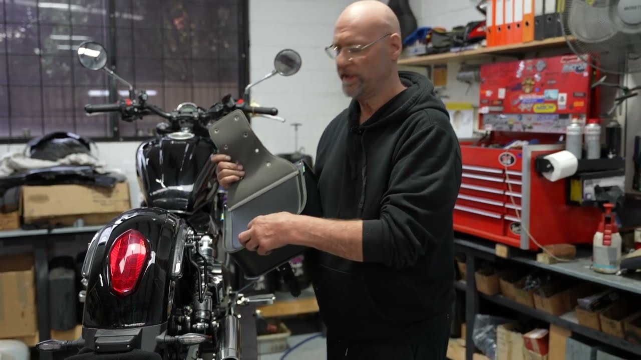 Braaap Cruiser 400 - Leather Saddle Bag installation