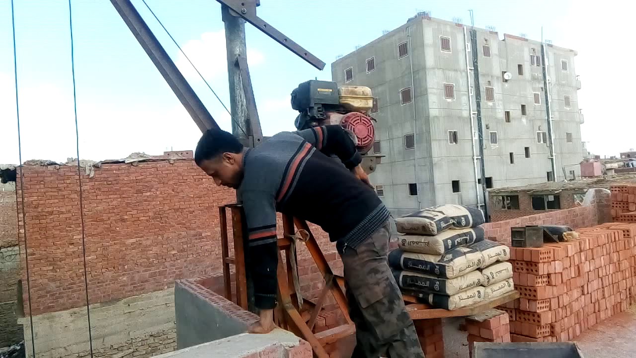 شيل الطوب والرمله والاسمنت بالونش