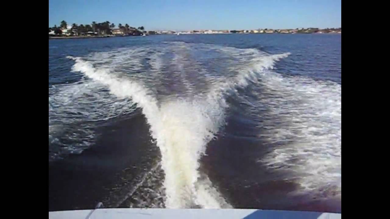 Bayliner Hardtop 2452.wmv