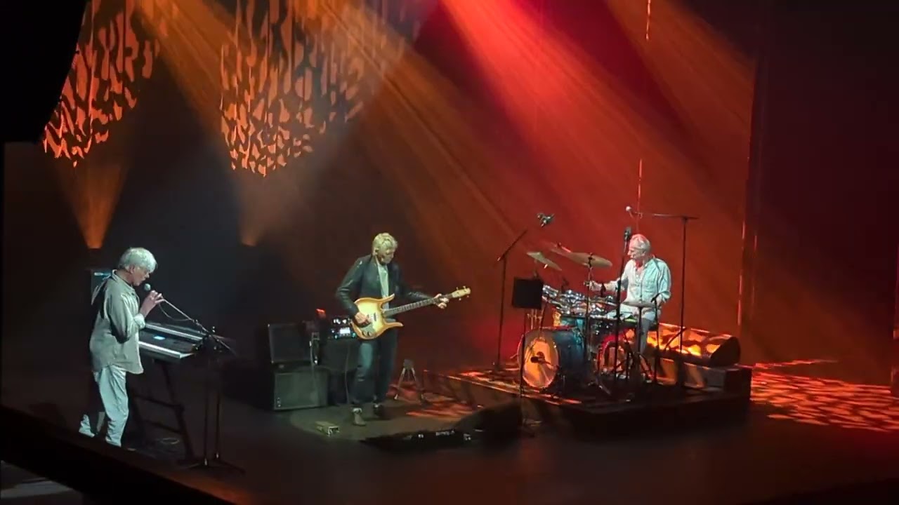 Supersister - Radio (toegift en slot concert). Live in de Oosterpoort. Groningen, 8 december 2023