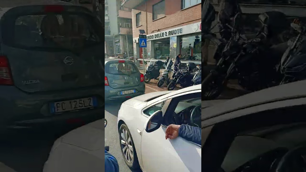 Moto scooter taxi navetta Roma via luigi siciliani fino a Roma via Ettore Romagnoli che vuoto bella 
