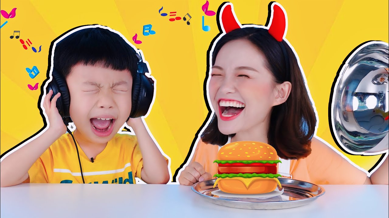 趣味玩具：耳機開到最大聲音！你能聞出是什麽食物嗎？