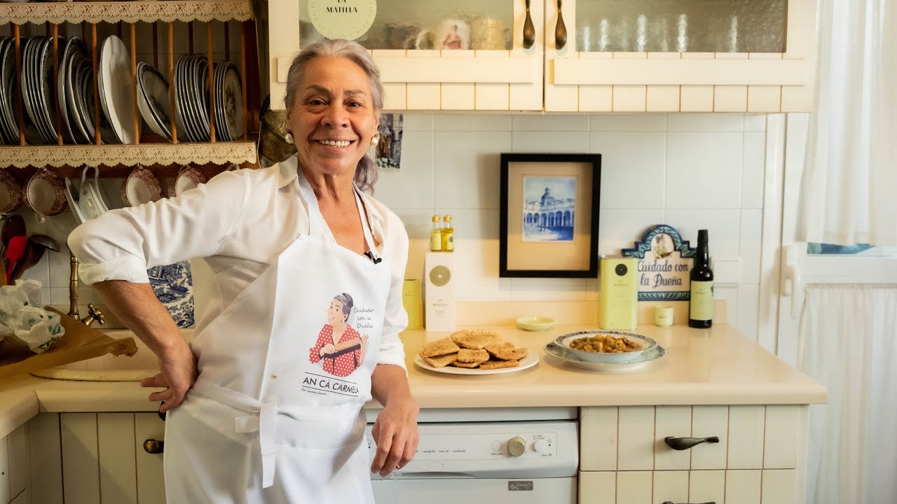 Habas con chocos y mantecados antiguos - de An Cá Carmela - por CARMEN GAHONA