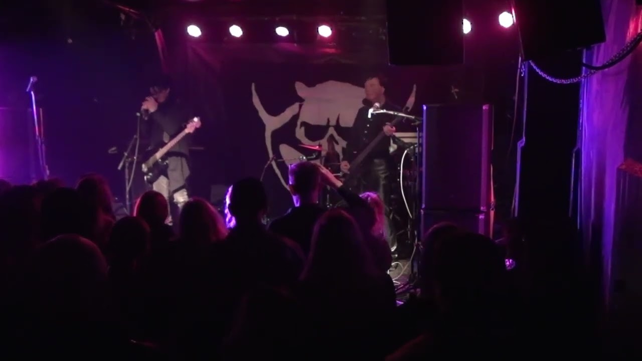 lament -Away (@hellraiser)