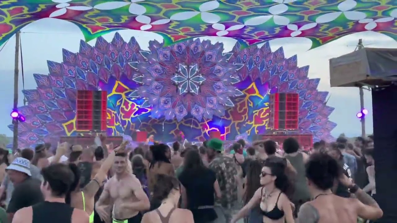 Oxyflux: A couple of moments from my set at WAO Festival ❤️ 2024
