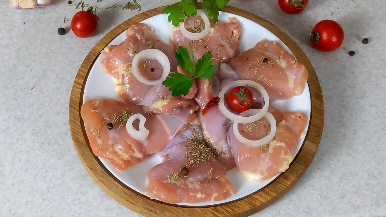 Saftige Hähnchenschenkel mit Sauce - das perfekte Familienrezept!