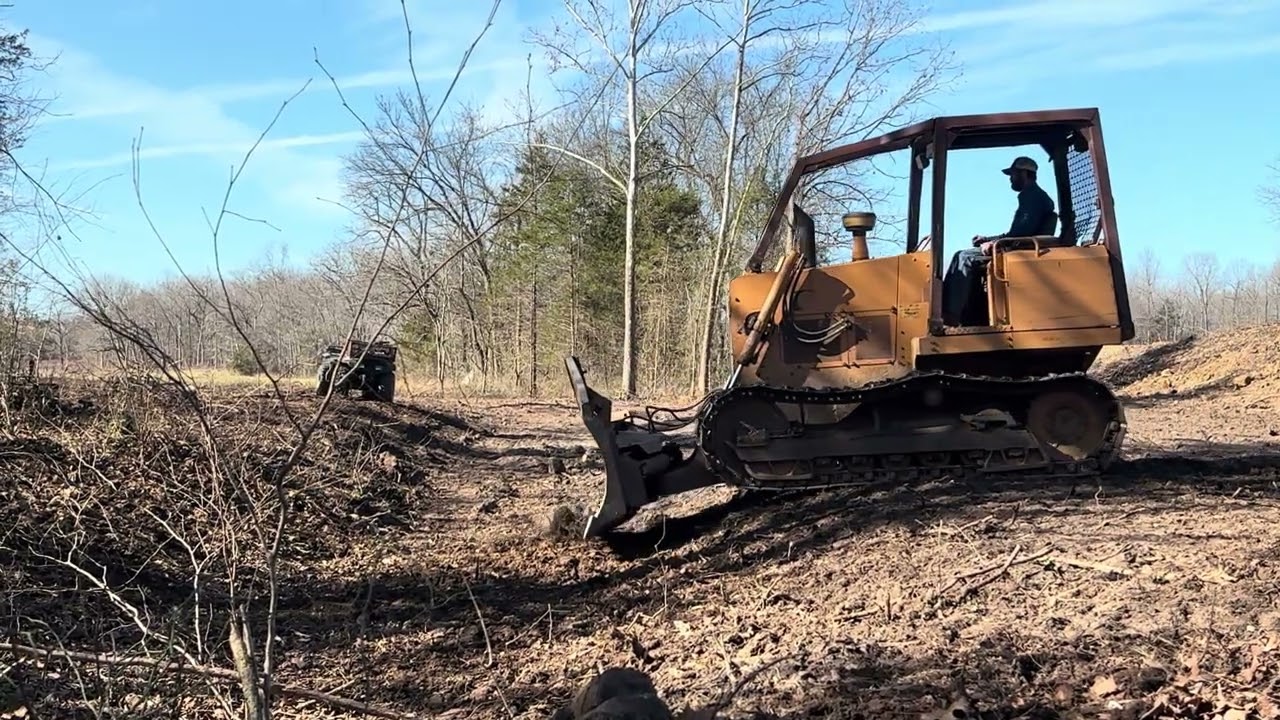 Tracking in pond drainage with 850 case Dozer. #farming #dozerwork 