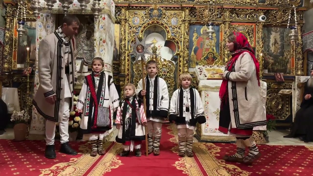 Familia Ursachi din Crasna colindă obștea Mănăstirii Putna (2023)