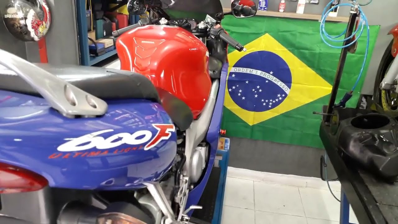 Resolvendo Problemas da CBR-600 F4 (Tiago)