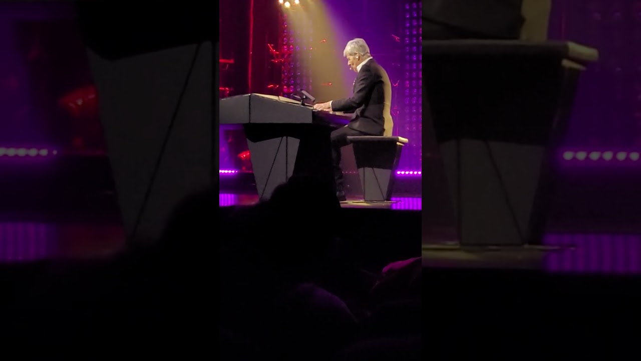 Baglioni a Bologna 17.3.25-Medley:  Cuore d'aliante + Dagli il via + Un nuovo giorno...+ Io sono qui
