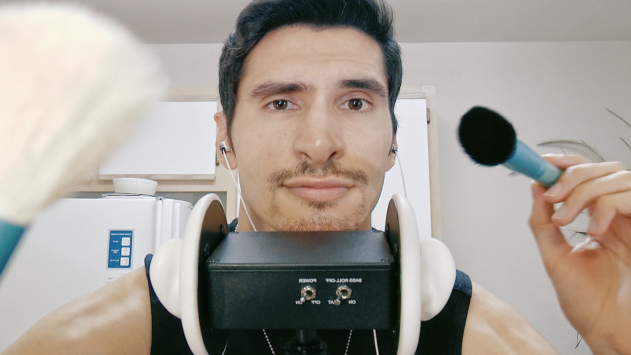[ASMR] Camera Brushing and Spanish Whispers [binaural] [male]