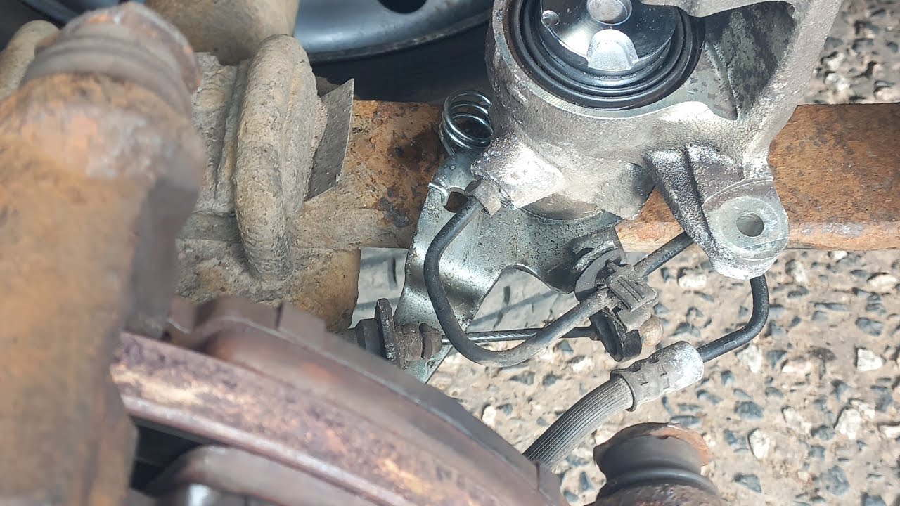Vauxhall Movano rear brakes [Handbrake sticking on]