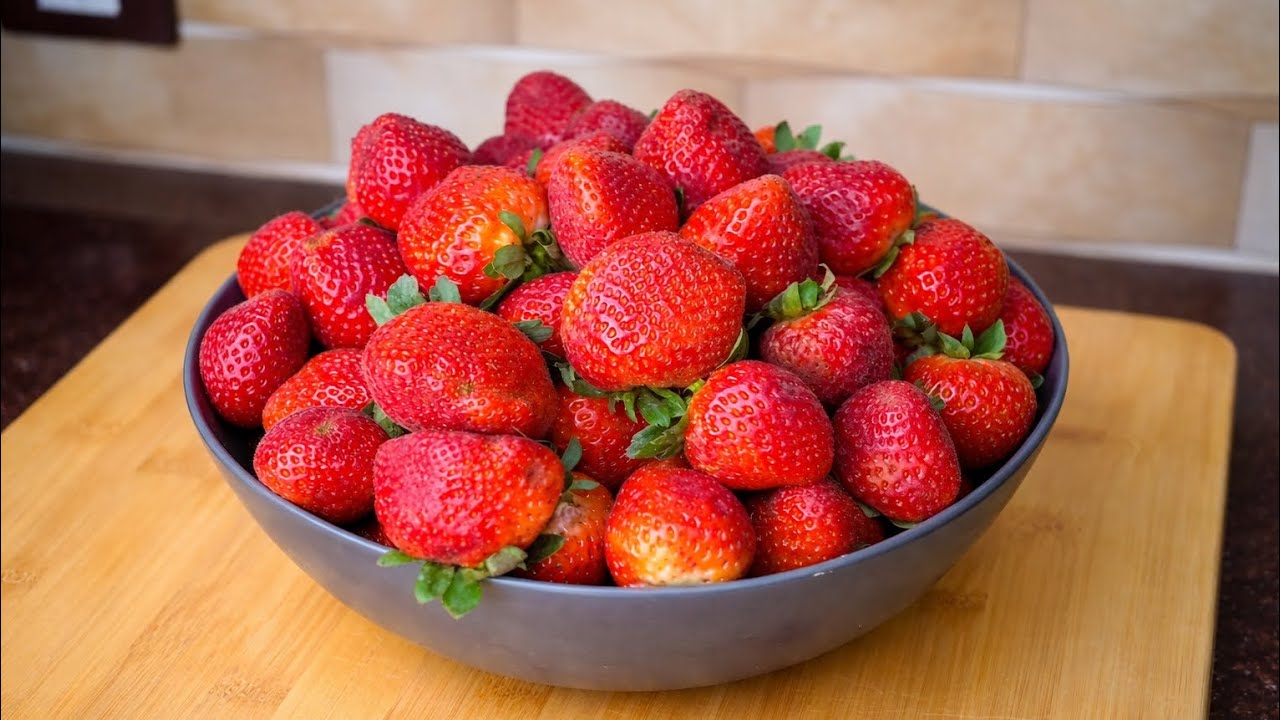 طريقة عمل مربى قطع الفراولة بالخطوات | مربى للسندوتشات وصوص للفطير والكيك🍓