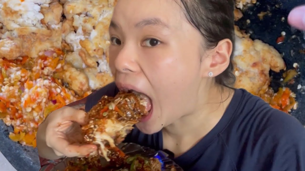 MAKAN AYAM GEPREK SEMUA BILANG PEDES MAMPUS!!!