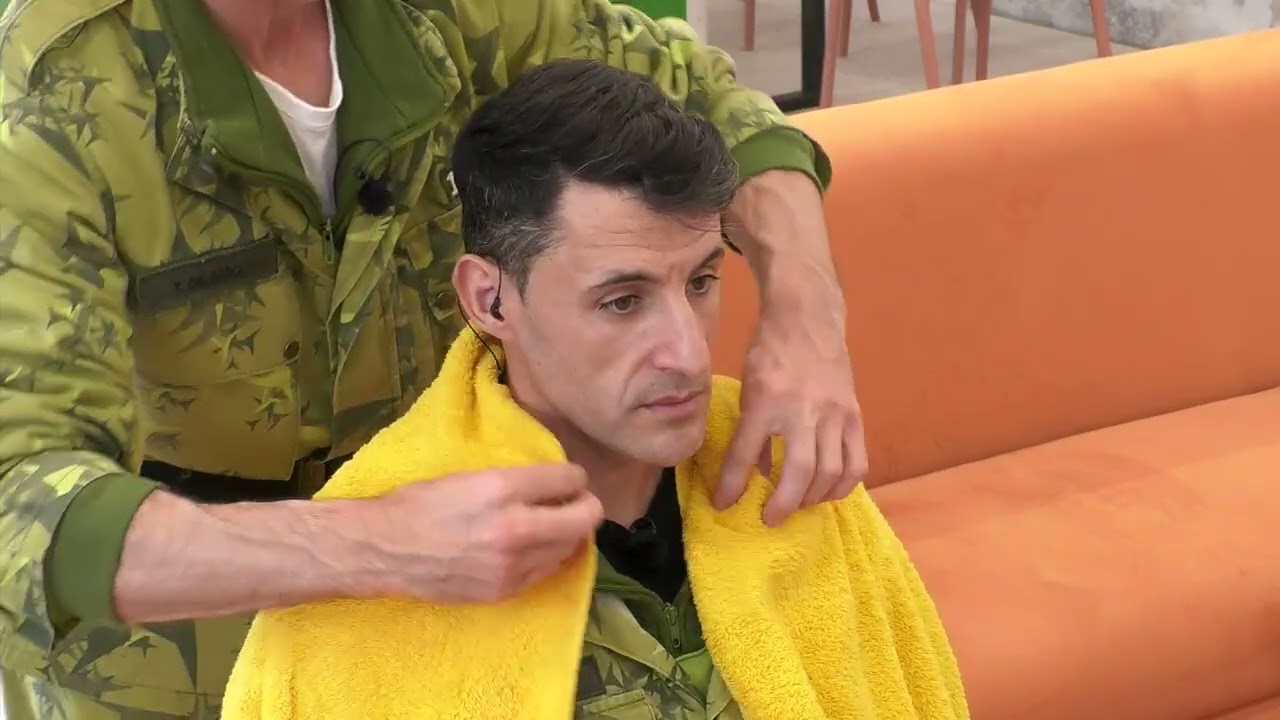 Risos: Instrutor Marques admite estar «nervoso» com corte de cabelo feito por Filipe Delgado