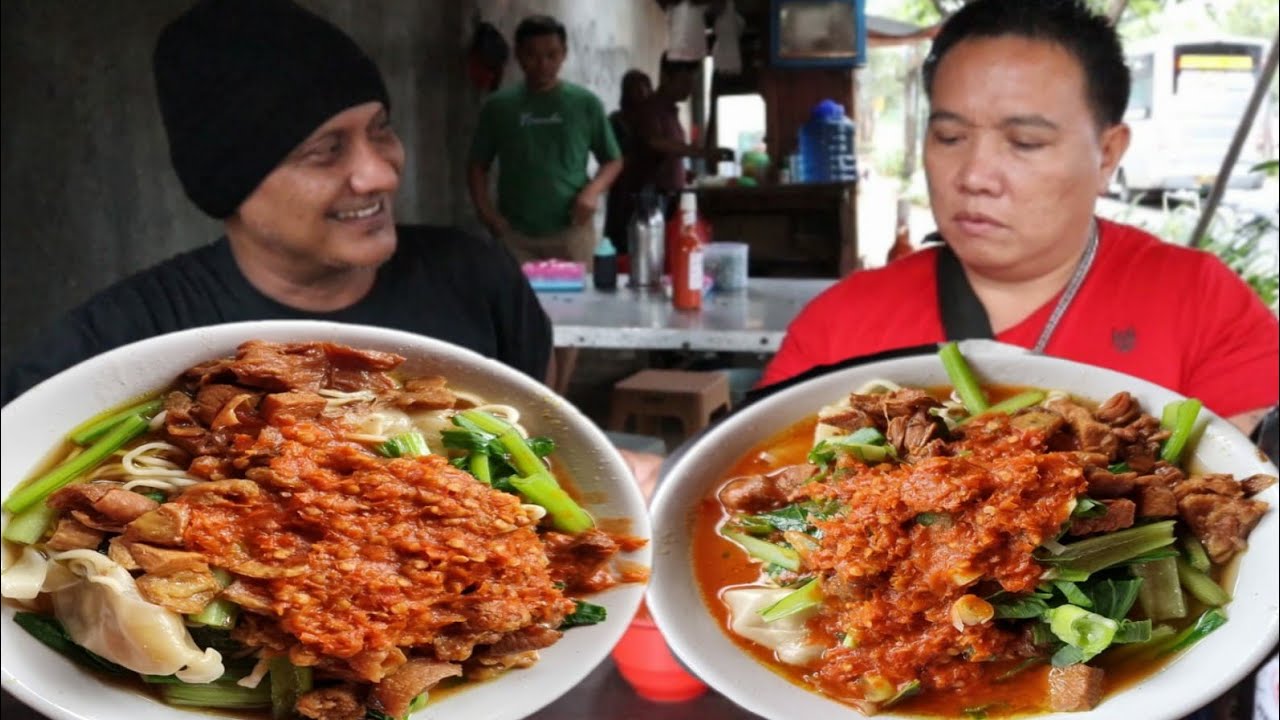 GILA RAJA CABE DARI BALI MAKAN BAKMIE AYAM 2 MANGKOK SAMBEL 1 MANGKOK HABIS