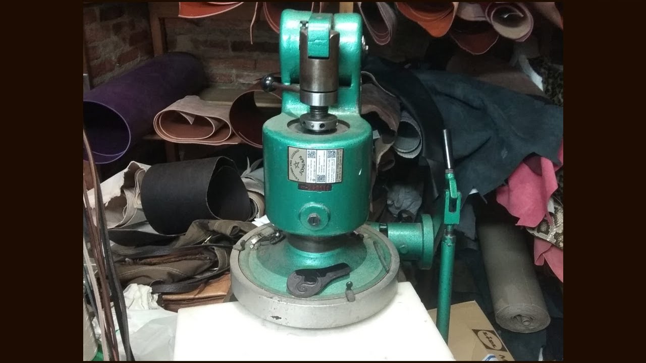 Maquinaría para trabajar cuero: Troqueladora manual/pedal