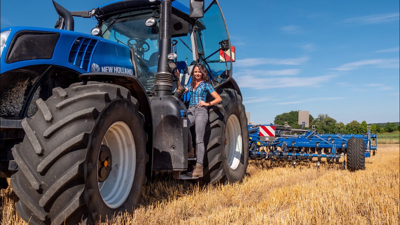 Frauenpower | NEW HOLLAND | Stoppelsturz | Rh&ouml;ner Landtechnik