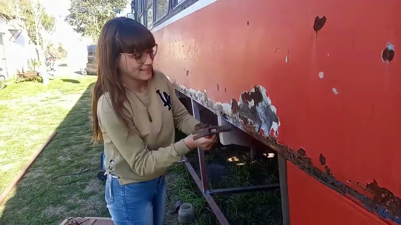 De Colectivo a Motorhome 5to video instalando tanques de agua y visita a un amigo rodantero