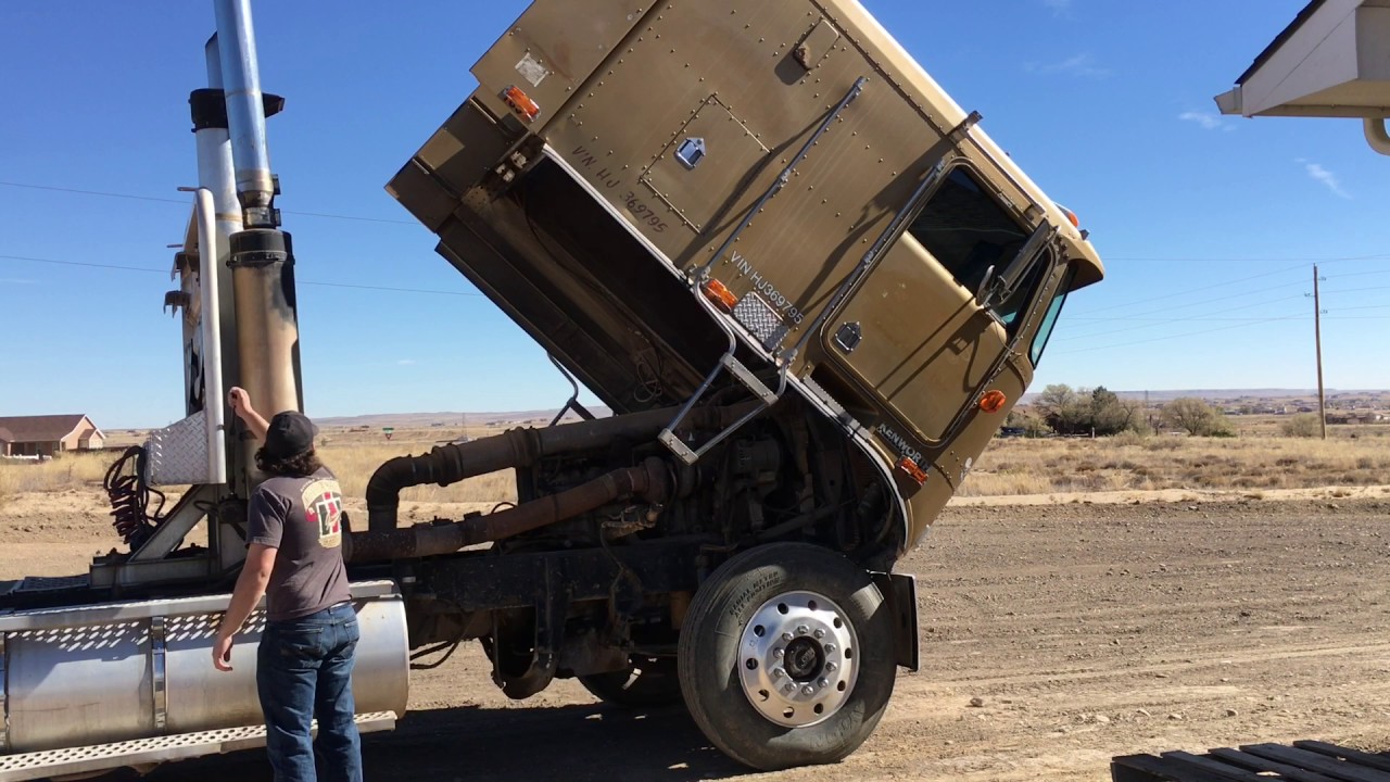 Lifting / Raising the cab | 1987 Kenworth K100 cab over | 3406 Catapillar