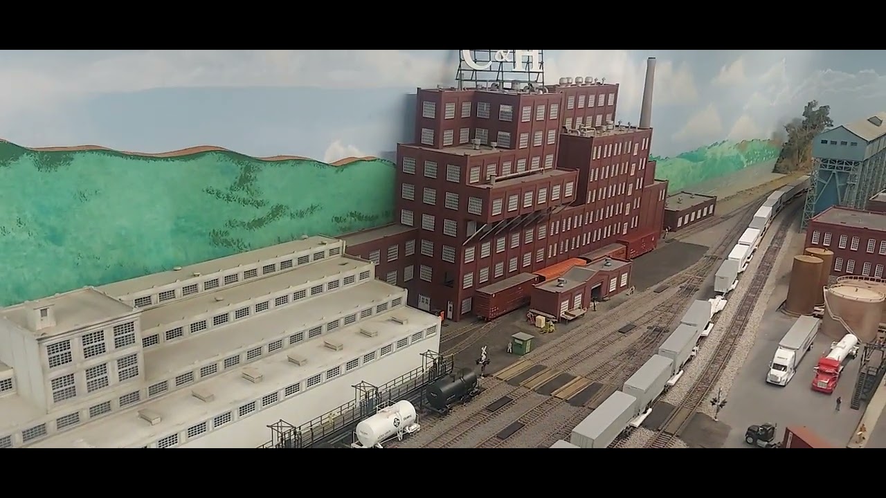 TOFC Train at Speed | HO Scale Model Railroad Operations | Carquinez