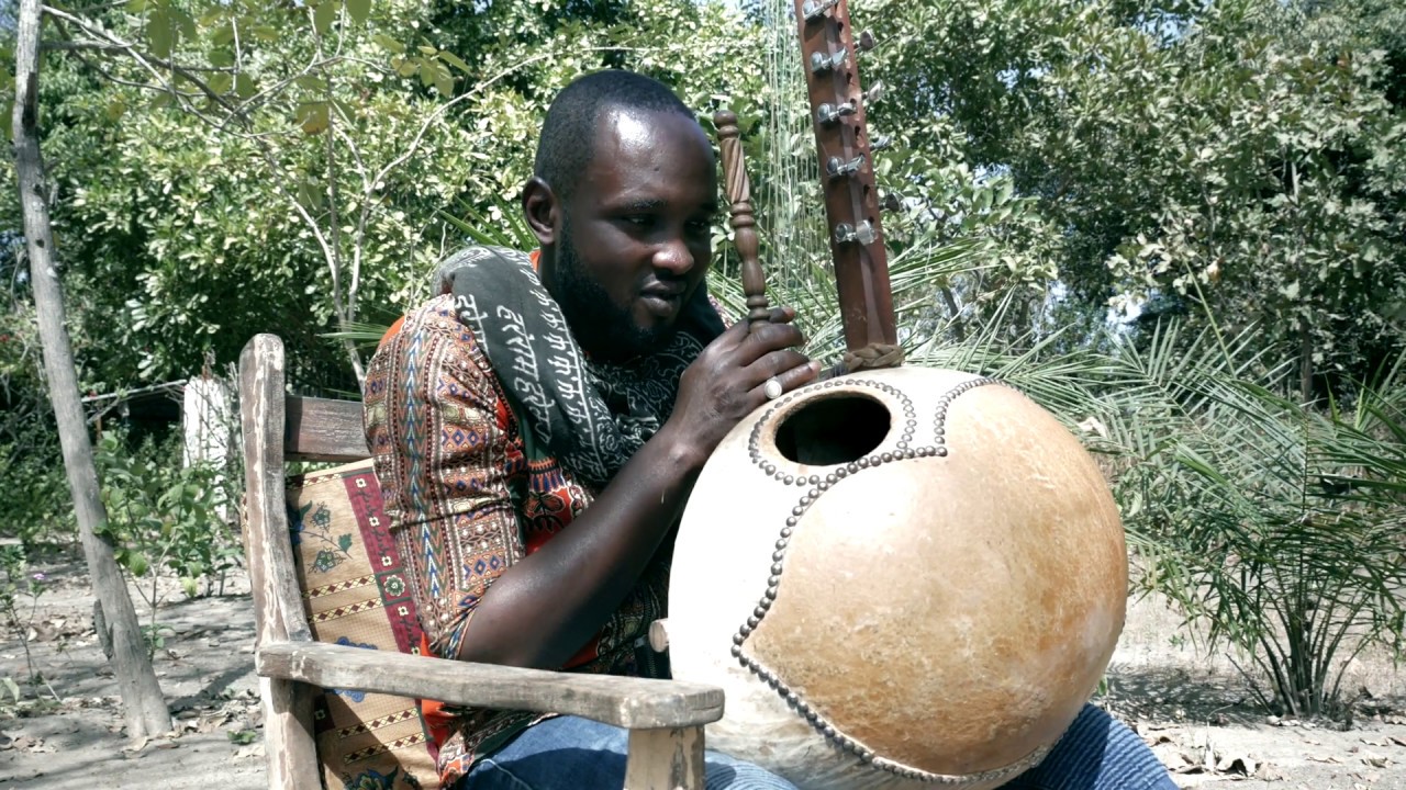 Famadenke by Mafu Conteh - Kora music from The Gambia