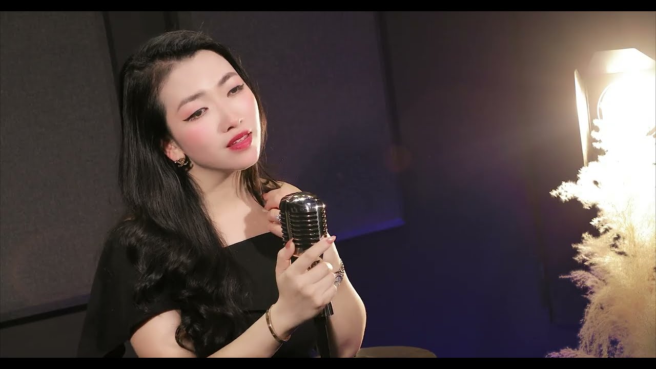 Yêu Em Giữa Đời Quên Lãng - Ella Nguyen