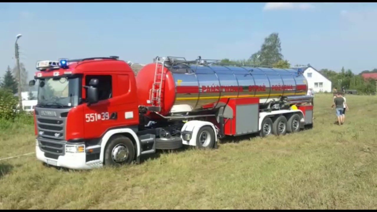 [DWIE CYSTERNY NA MIEJSCU] Duży pożar auto komisu w gm. Barwice