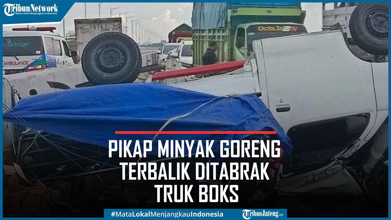 Pikap Muatan Minyak Goreng Diseruduk Truk Boks Terbalik di Suramadu