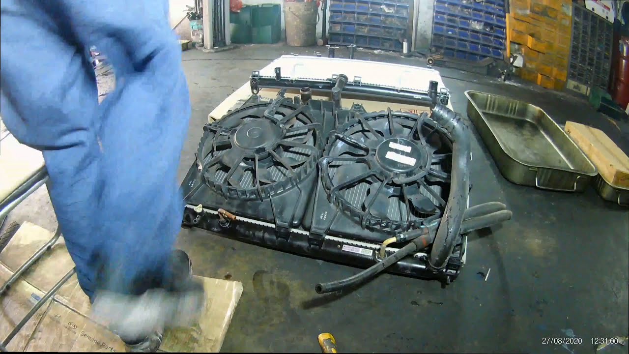[Radiator] 2020 08 27 Replace Radiator Hyundai H1 by Hong Kong Mousefai 【廣東話】