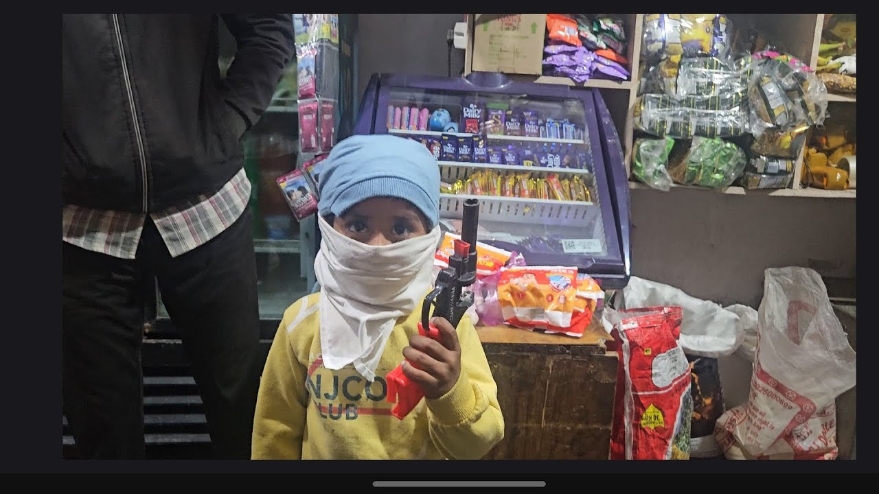 दुकान पर आ गये लूटेरे ,,😥😫😲🙄