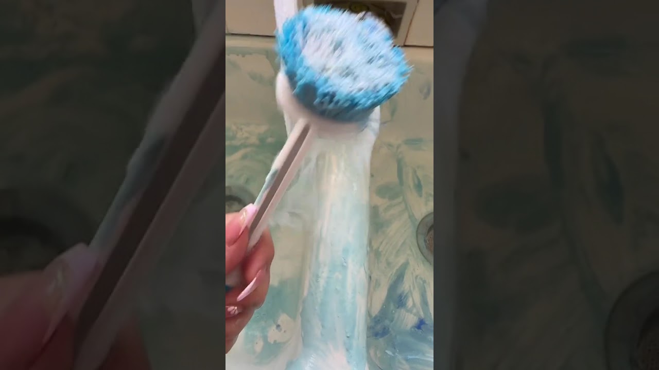 Happy Sunday! Enjoy a simple sink scrub 🤗 #realisticcleaning  #sinkscrub #sinkcleaning #sinkscrub