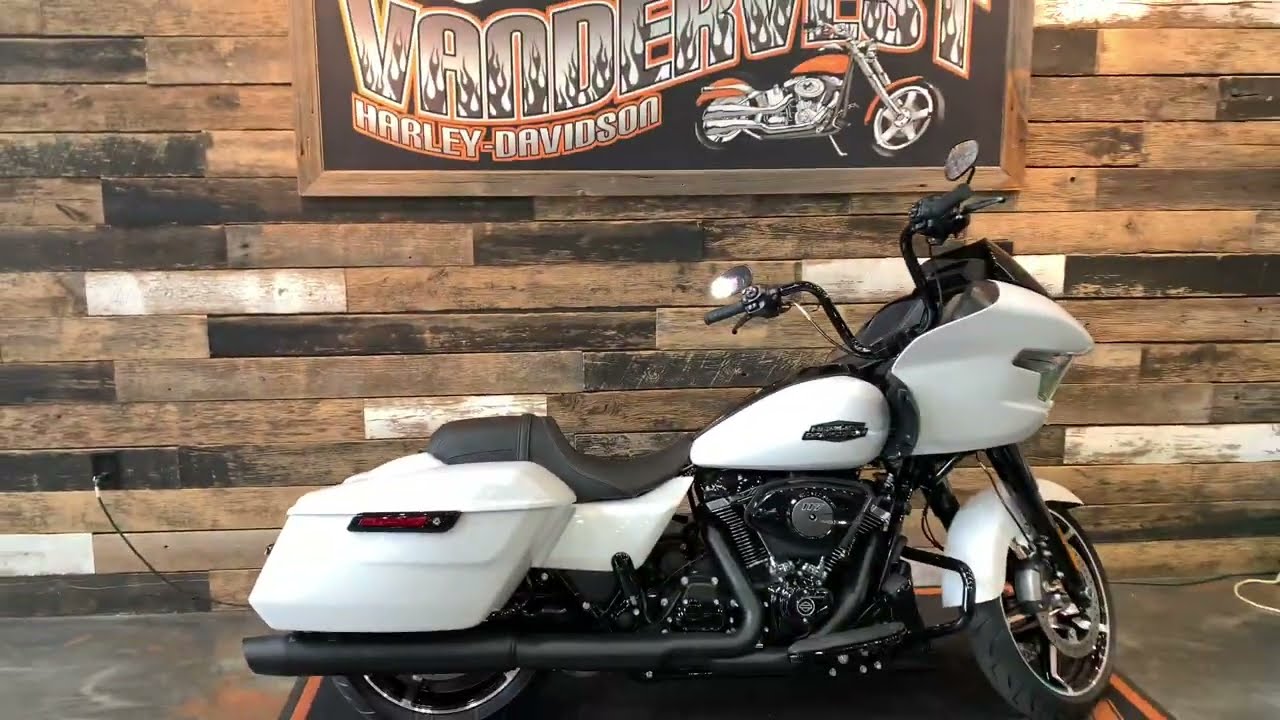 2025 Harley-Davidson Road Glide in White Onyx Pearl w/Black Trim-FLTRX