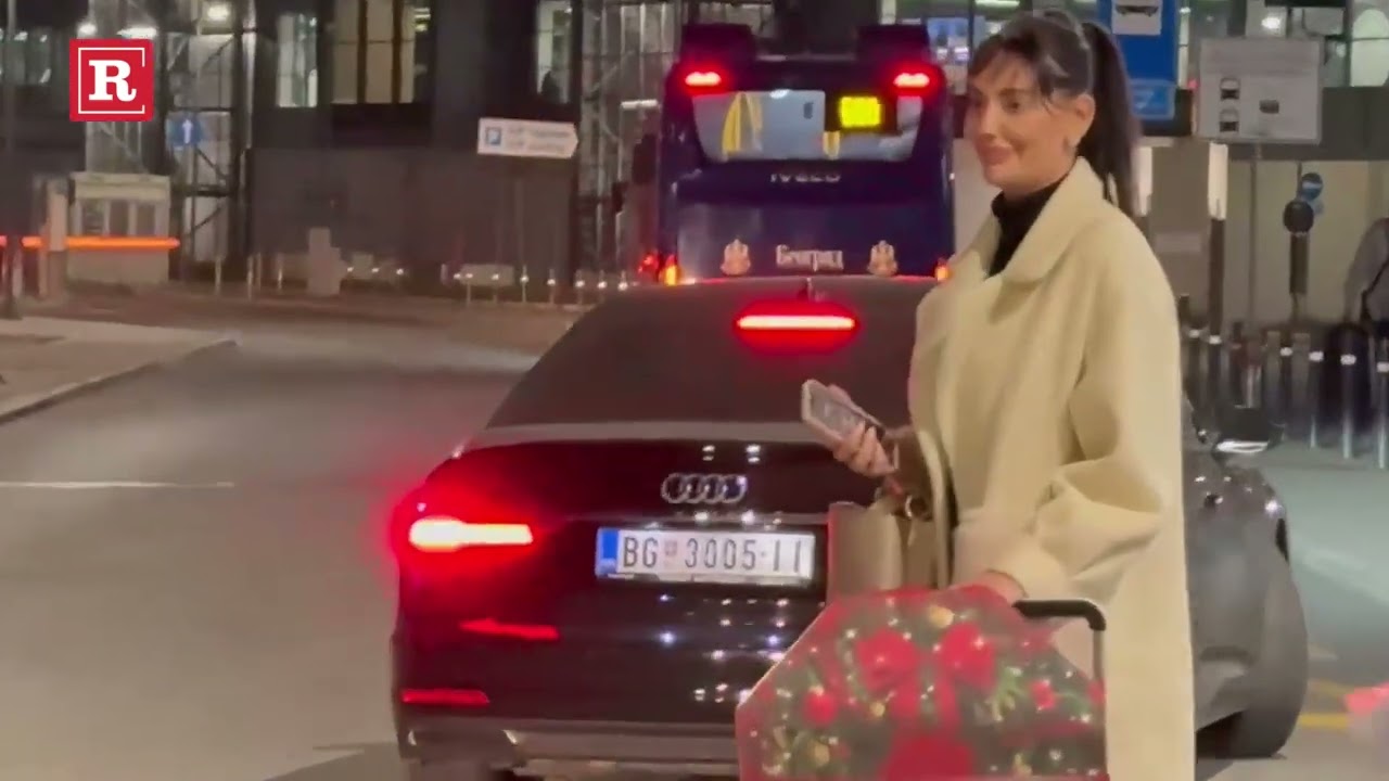 Paparaco! Kaća Grujić donela poklone iz Dubaija, sama stopira taksi