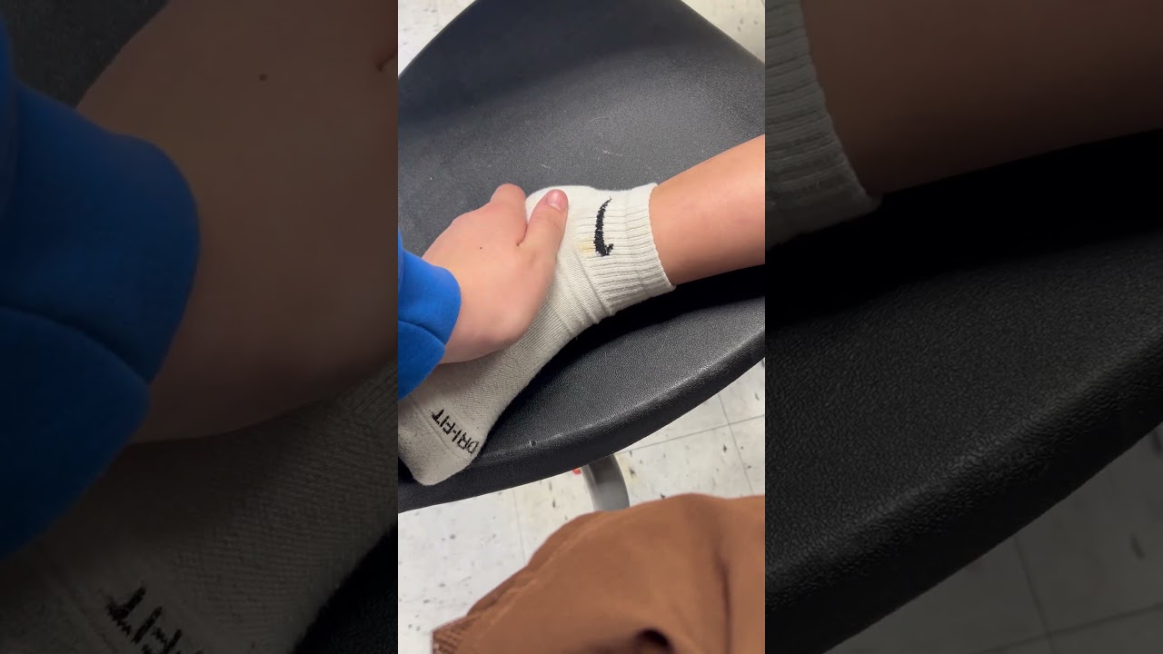 Short feet rub