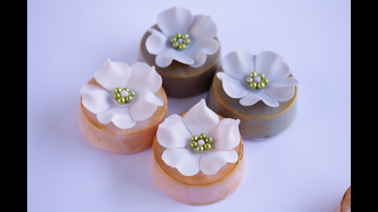 How To Make Floral Chocolate Covered Oreos- Rosie's Dessert Spot