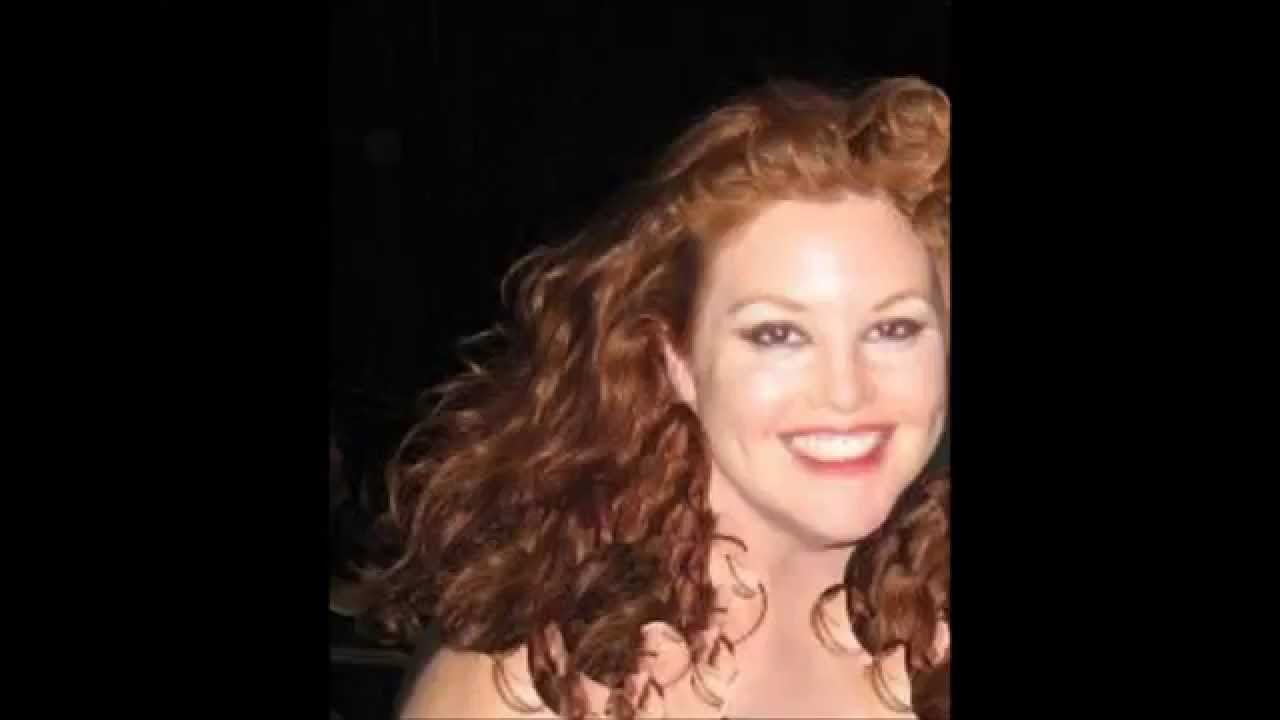 A sizzling hot natural redhead!