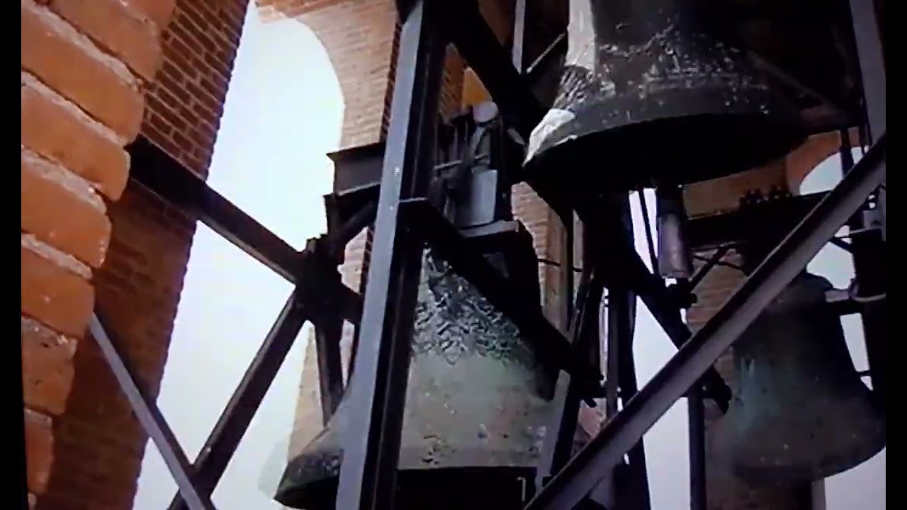 Le campane della chiesa di San Giovanni Battista di Jesolo battimezzore delle 10:30 e plenum festivo