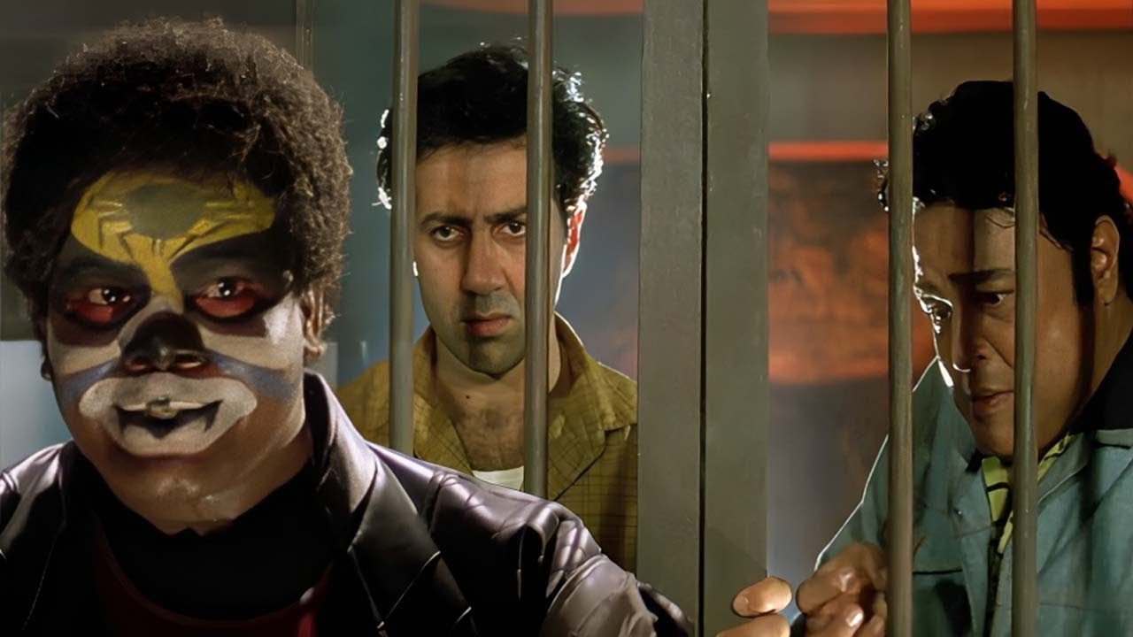 ये आदमी को मारकर उसका दील निकाल लेता है ऐसा सूना है मेने  - Best Action Scene - Ghatak Movie