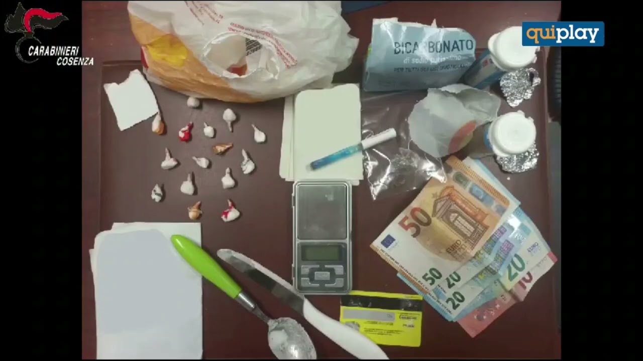 Cosenza: spaccio di droga tra l'autostazione e la villetta di via Giulia, 17 arresti