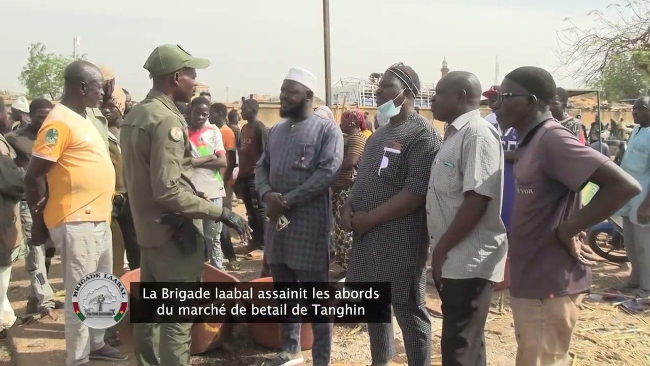 🛑La Brigade laabal en opération d’assainissement des abords du marché à bétail de Tanghin.